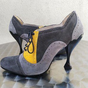 New John Fluevog Size 8 Mansfield Gray Suede Heels